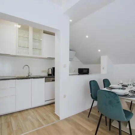 Sunshine Apartment *